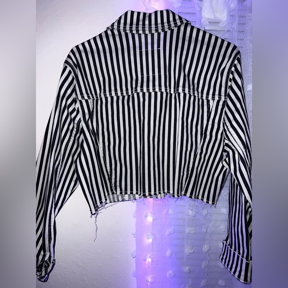 Hollister Black & White Striped Cropped Jacket!! - Picture 2 of 4